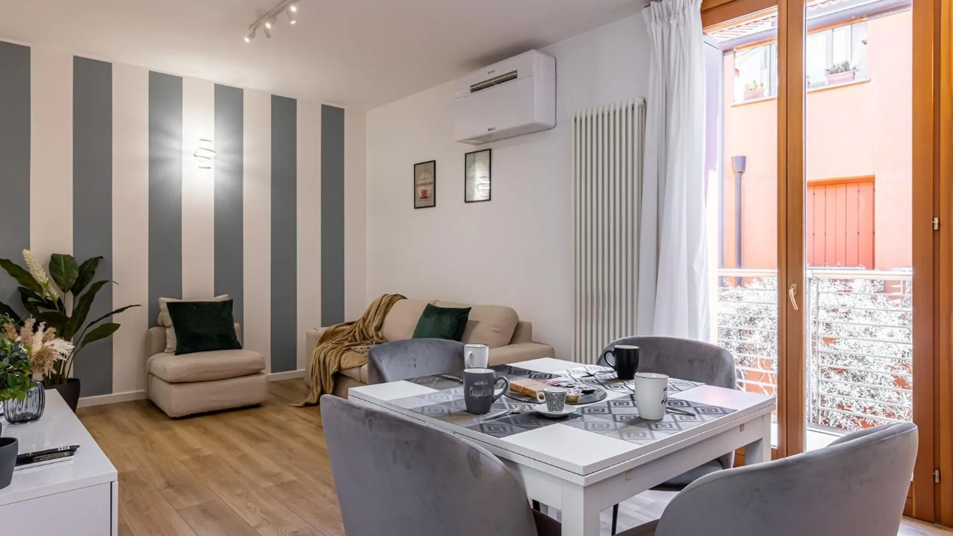 Lecco - Luxury Lago E Centro A 3' Design & Netflix 0*,  İtalya